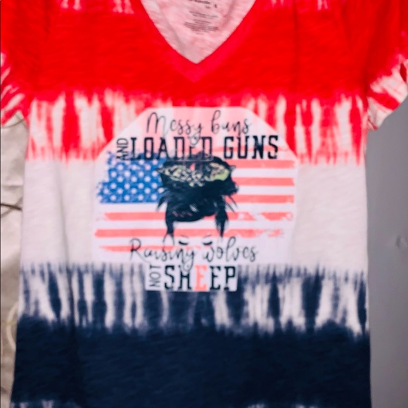 Messy buns and guns raising wolves not sheep size M NWT - Picture 2 of 6